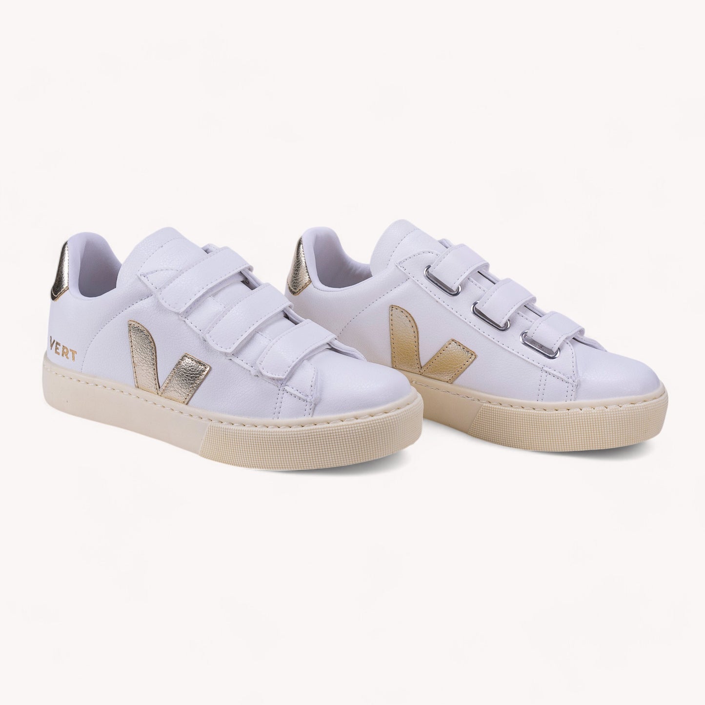 Tênis com Velcro