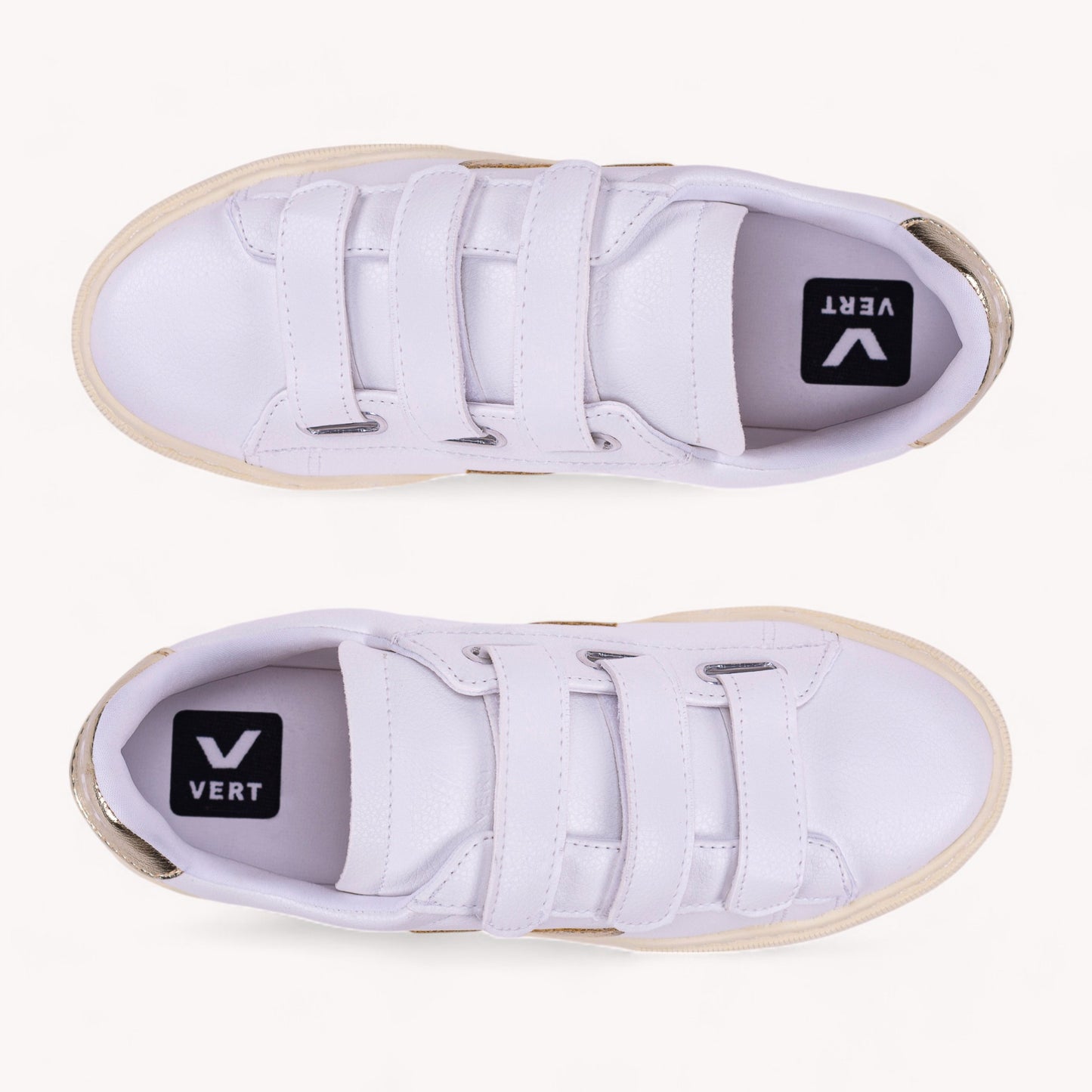 Tênis com Velcro